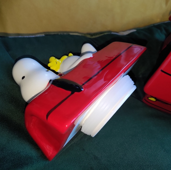 PEANUTS X RAE DUNN SNOOPY and WOODSTOCK Christmas Doghouse Cookie/Treat Jar 2023 - Picture 5 of 12